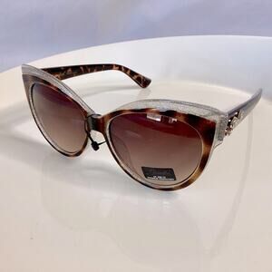 Giselle Retro Two Tone Cat Eye Womens Sunglasses